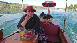 0043 17-04-2020 Wegfahrt von Küssnacht, Martha mit Dessert
