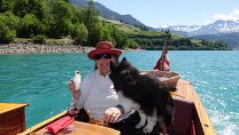 0048 21-05-2020 Lungernsee Rundfahrt, Martha und Bella mit Wurst vom Grill