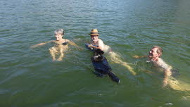 0097 09-08-2020 Baden mit Bella vor Schornen