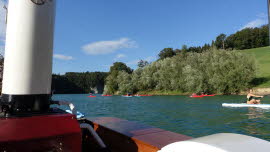 0182 21-08-2020 Rundfahrt zur Staumauer, viele Kanus